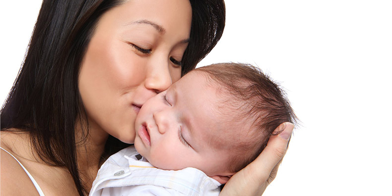 The-Basics-of-Carrying-Your-Newborn